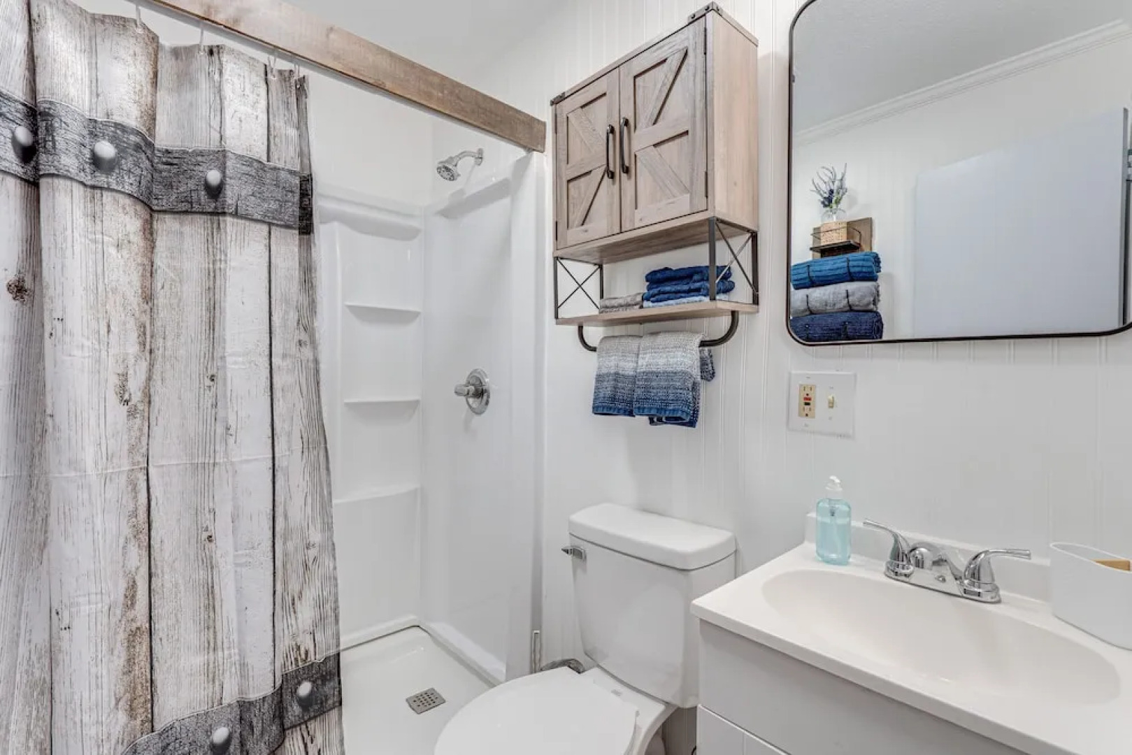 Lovely Smoky Mountain Cottage w/ Deck + Views!