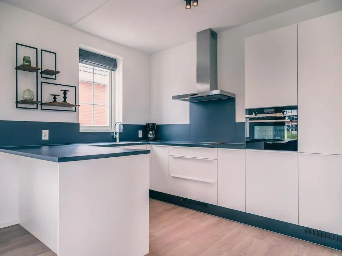 Sustainable Water Villa With Dishwasher, by a Lake