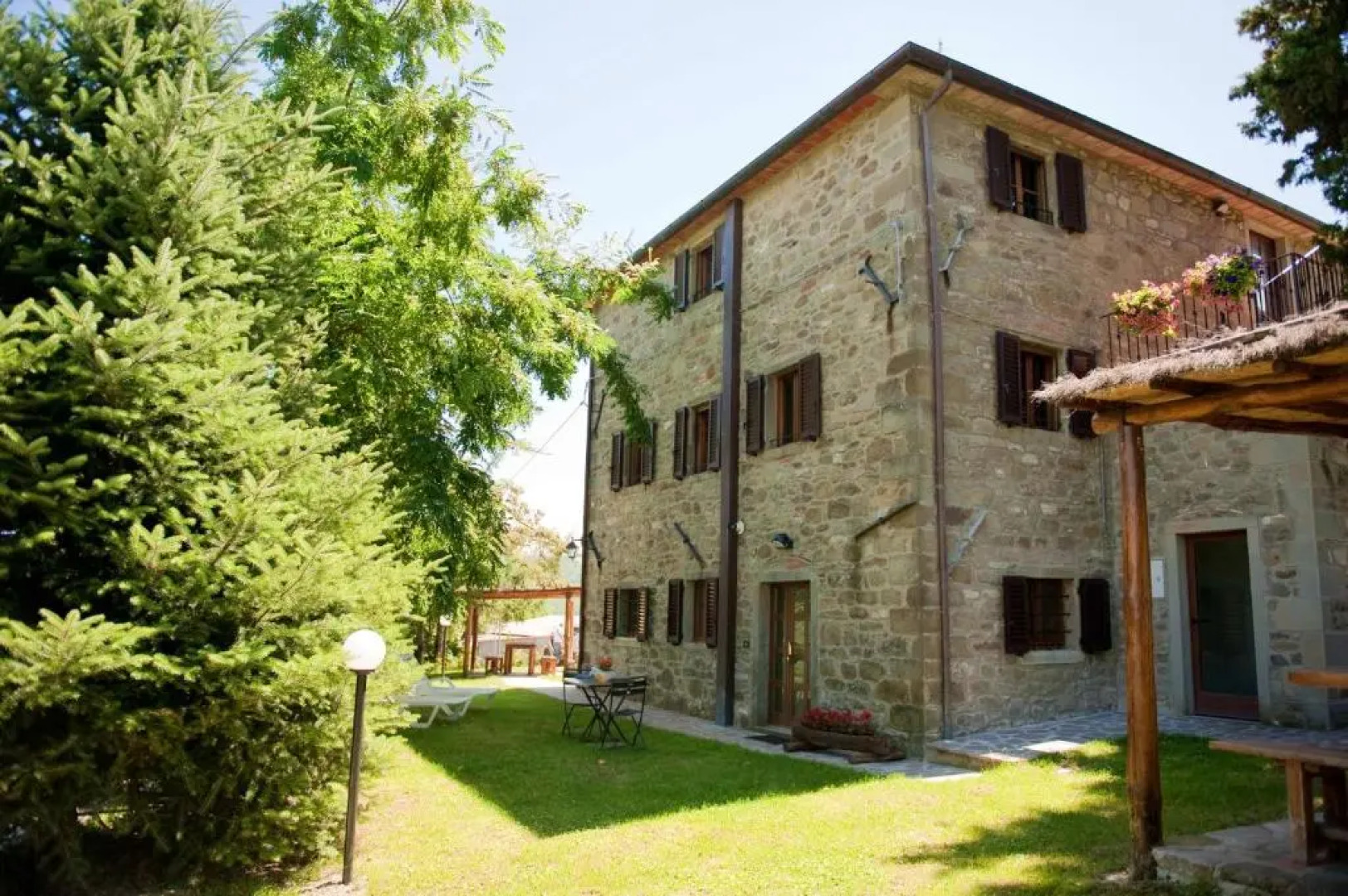 3 bedrooms appartement with shared pool enclosed garden and wifi at Caprese Michelangelo