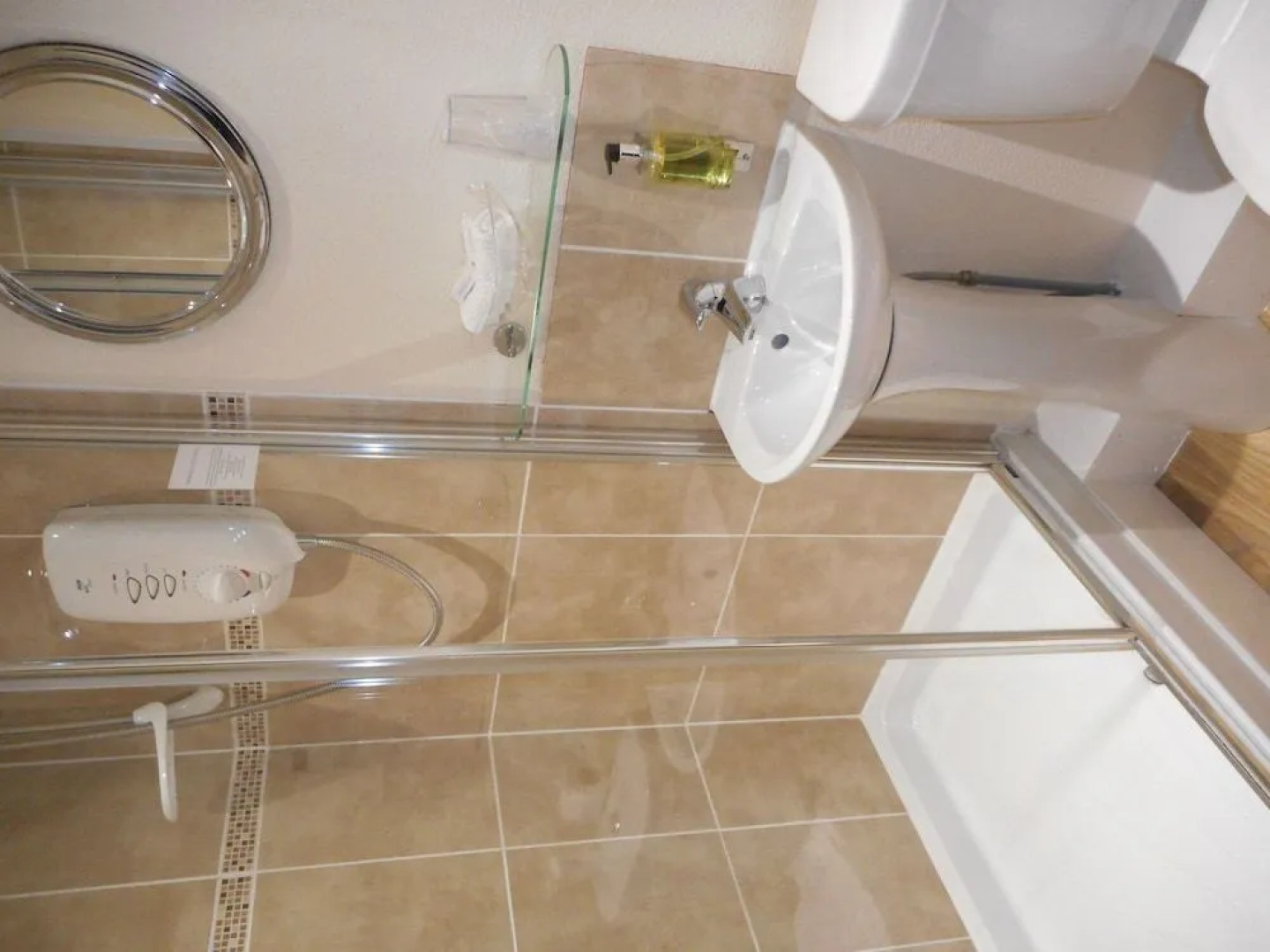 The Robertson Arms Hotel