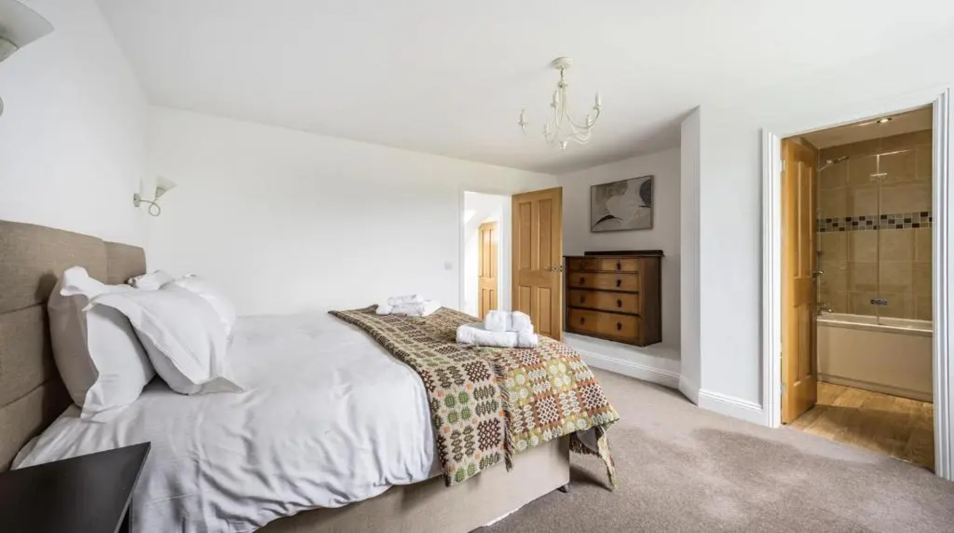 Stunning Large Barn Conversion in Betws Gwerfil Goch -Ty Cerrig Barn