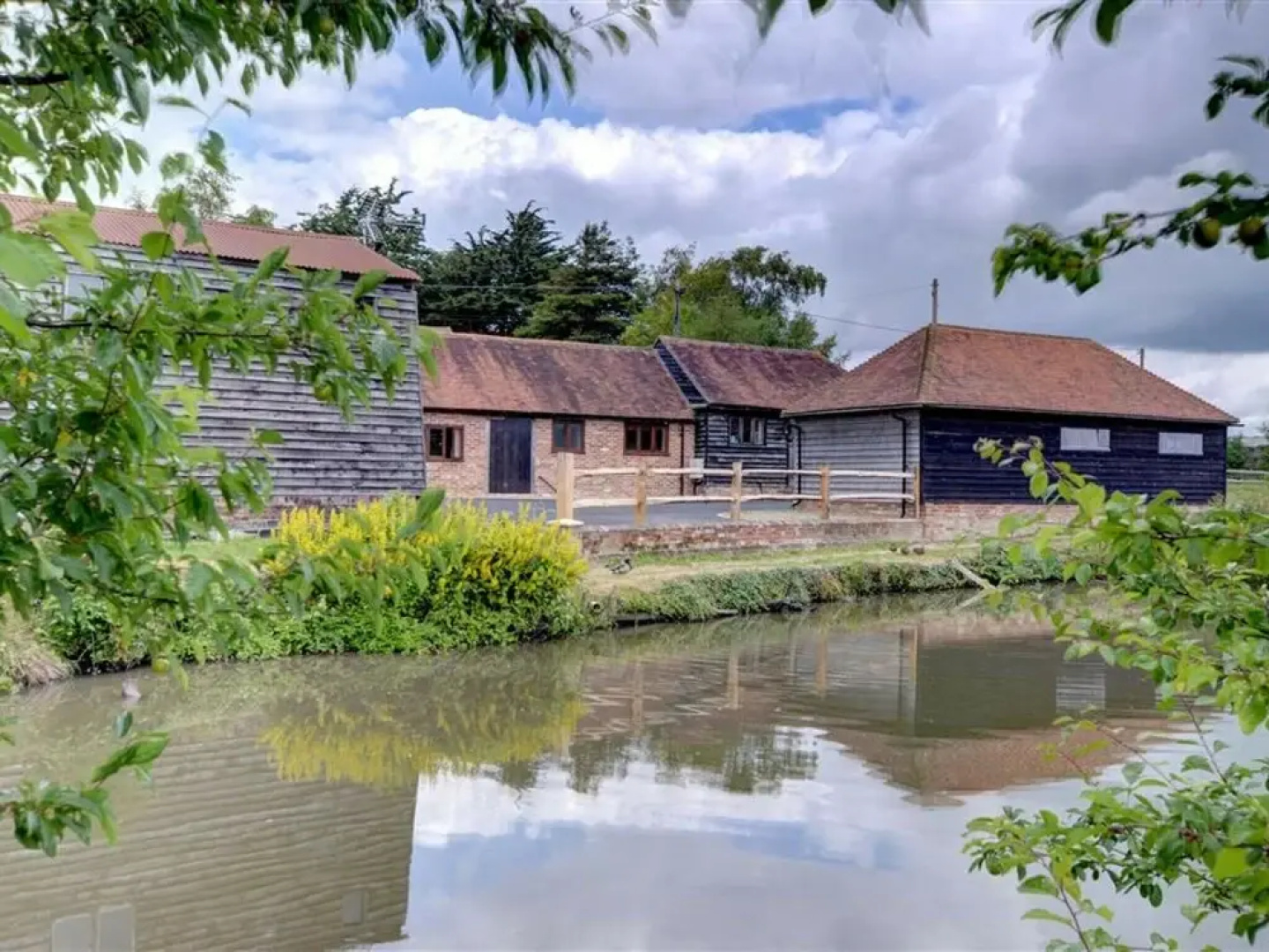 Attractive Holiday Home With Rustic Interior on a Farm in East Sussex