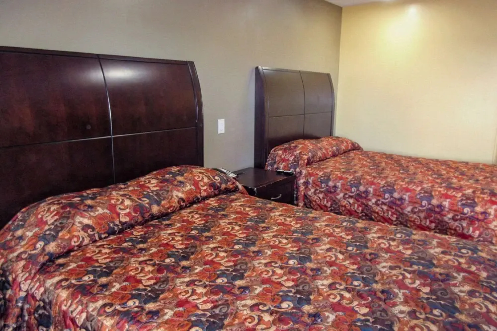 Econo Lodge Inn & Suites