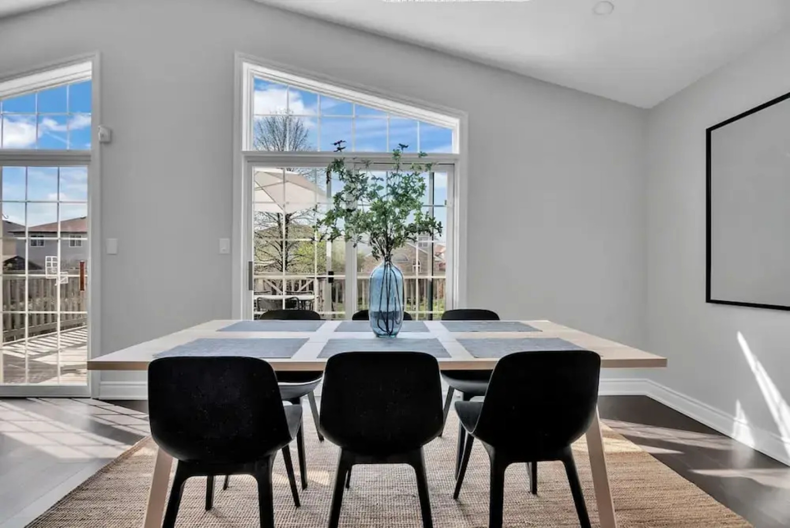 High-ceiling Home Relaxing Patio in Waterloo