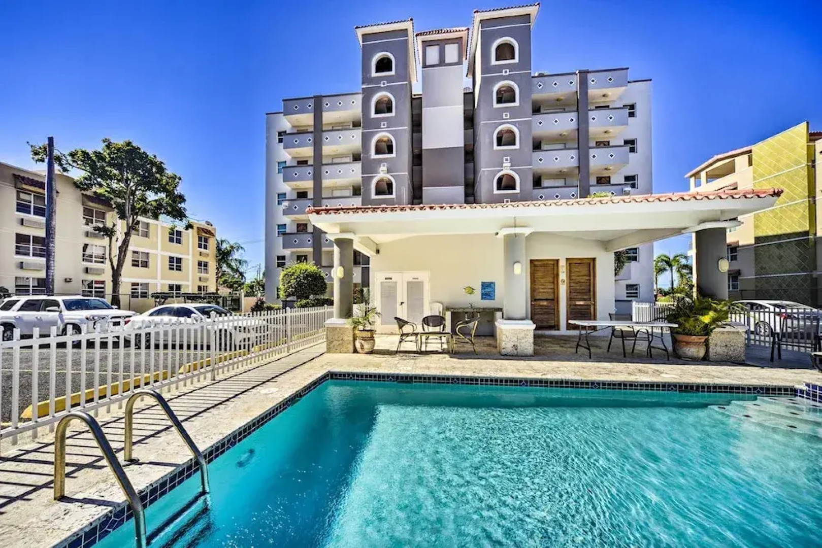 Breezy Condo w/ Ocean View Balcony: Walk to Beach!