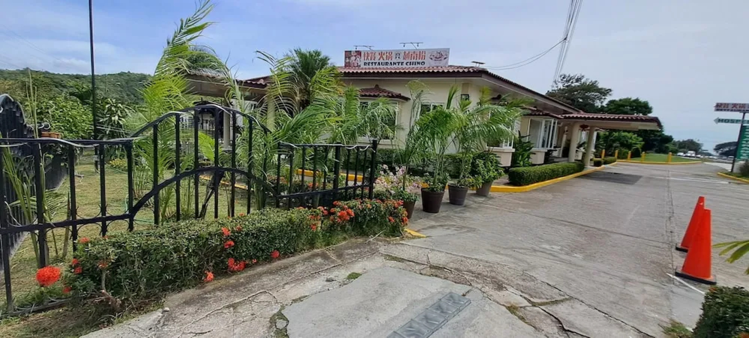 Mi Casa Asi de Grande