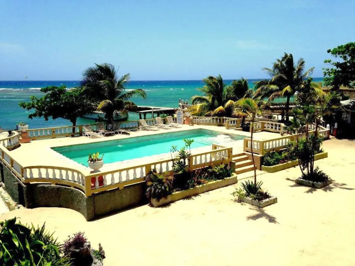 Cariblue Hotel & Scuba Resort