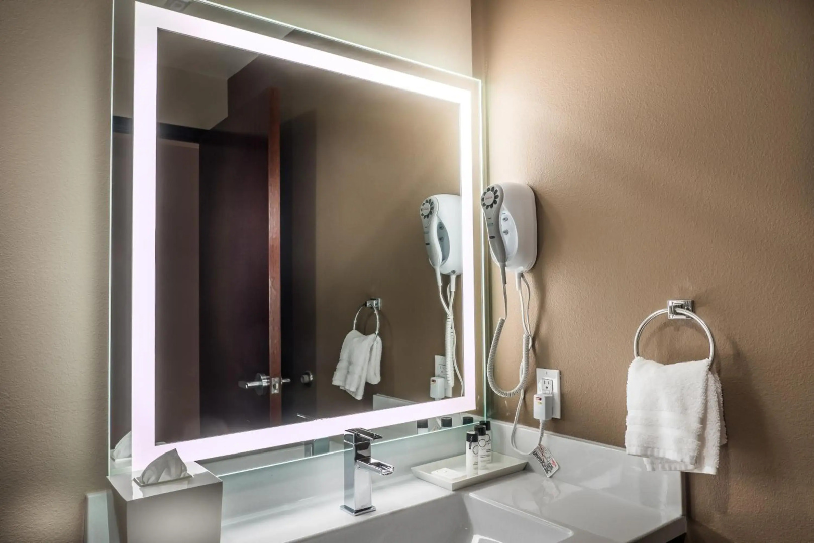 Skyline Hotel & Casino