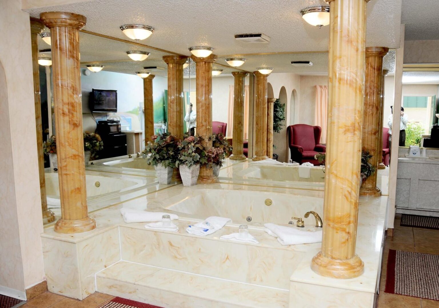 Economy Inn & Suites