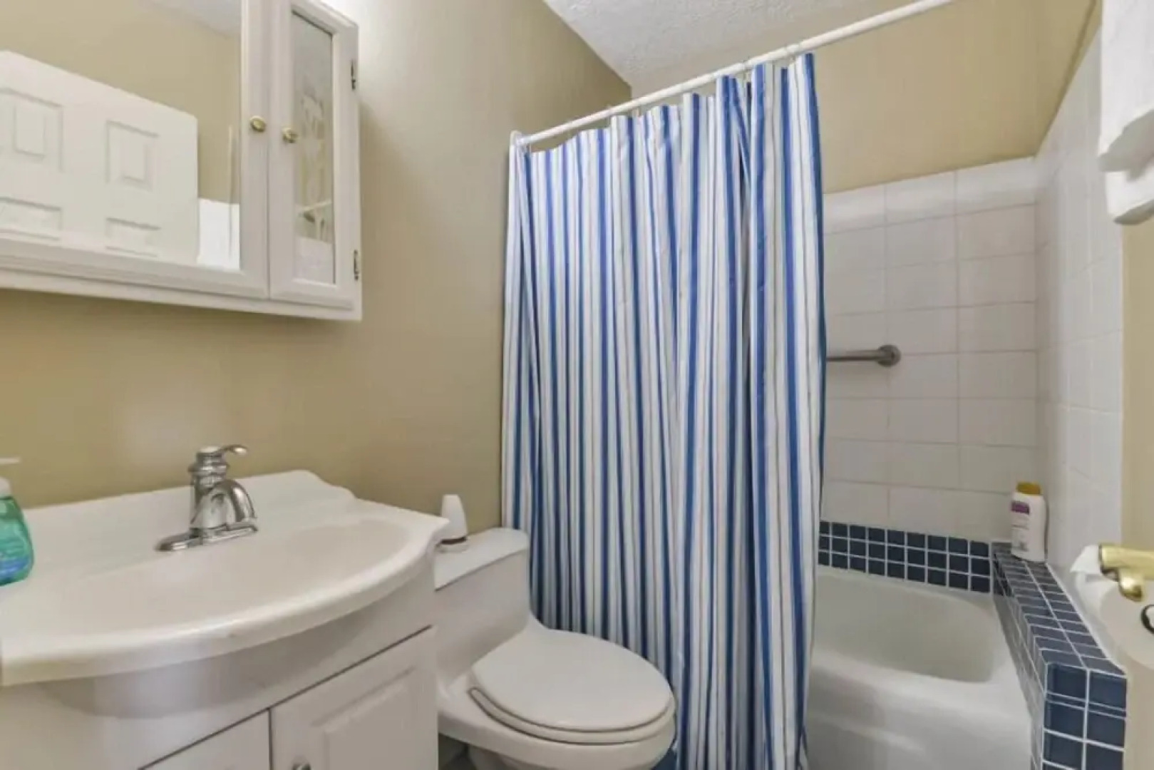 Fun in the Sun in Seabrook Kemah Huge Deck Games Fishing Pet Friendly