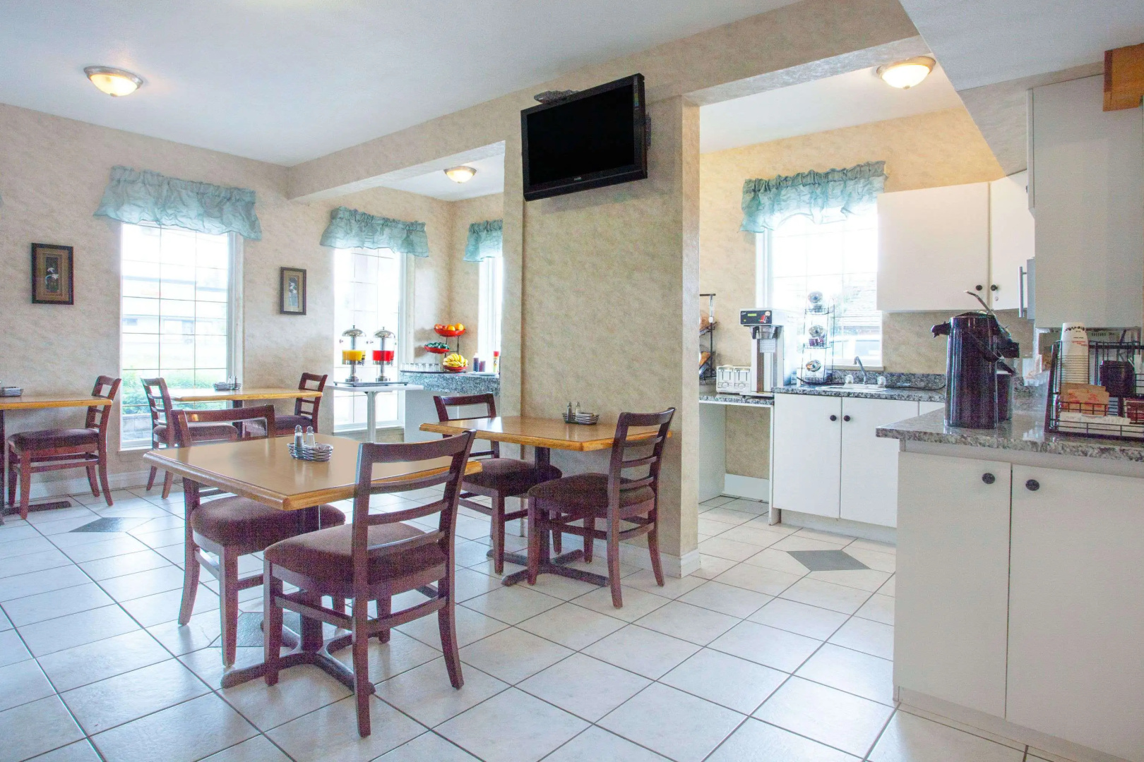 Ramada by Wyndham 100 Mile House