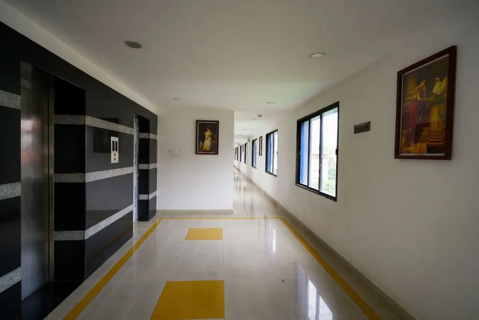 OYO 9932 Hotel Half Moon Residency
