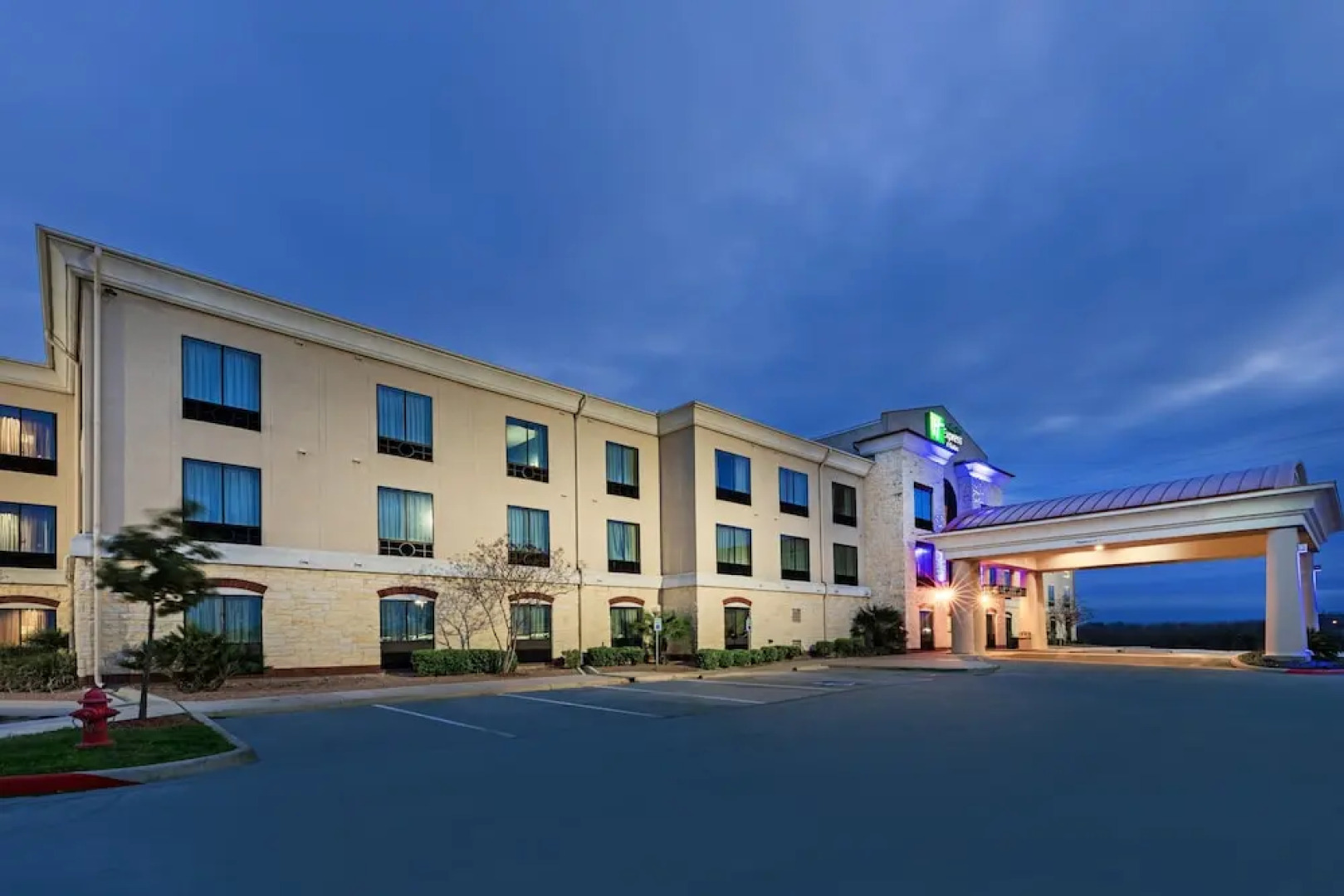 Holiday Inn Express & Suites Floresville, an IHG Hotel