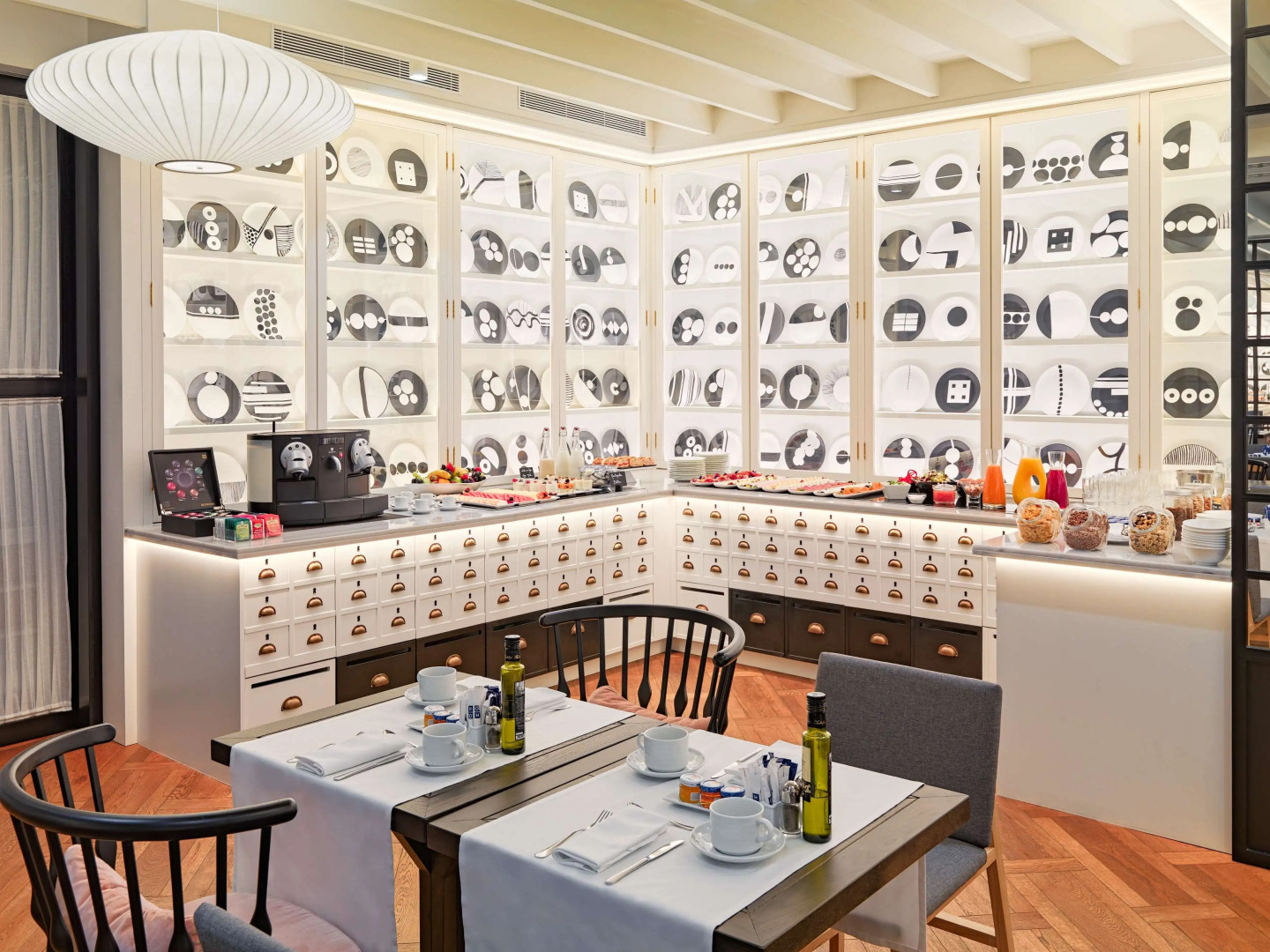 Отель H10 Universitat