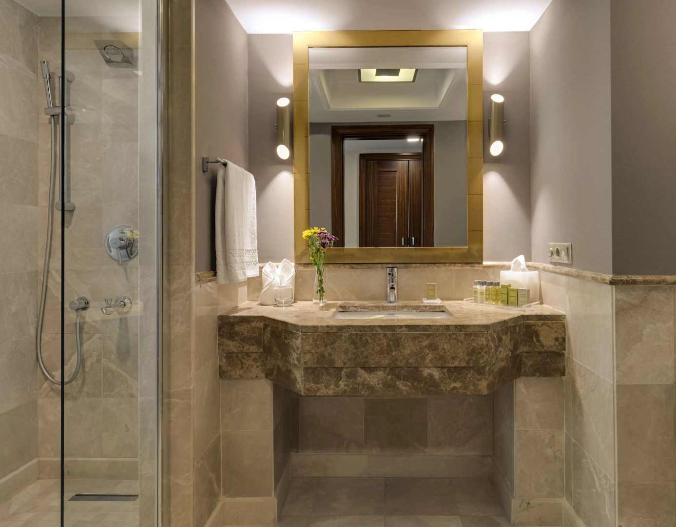 DoubleTree by Hilton Hotel Van