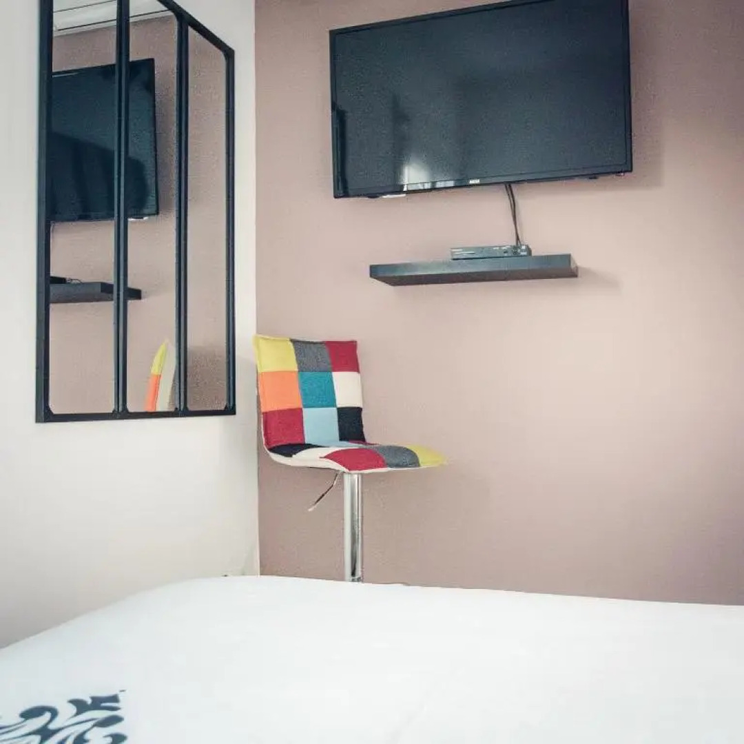 Studio cosy les pieds dans l'eau, climatisé, Parking privé, Vue montagne