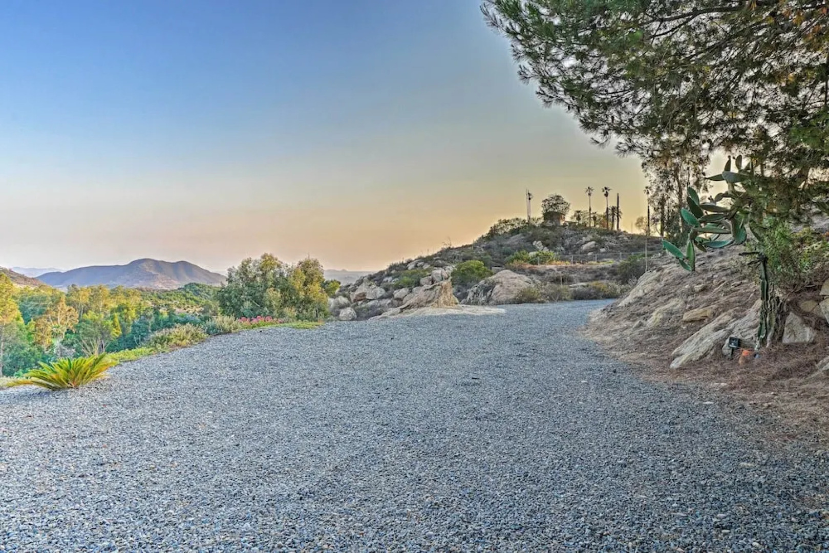 Hot Tub + Balcony: Rainbow Retreat Near Wineries!