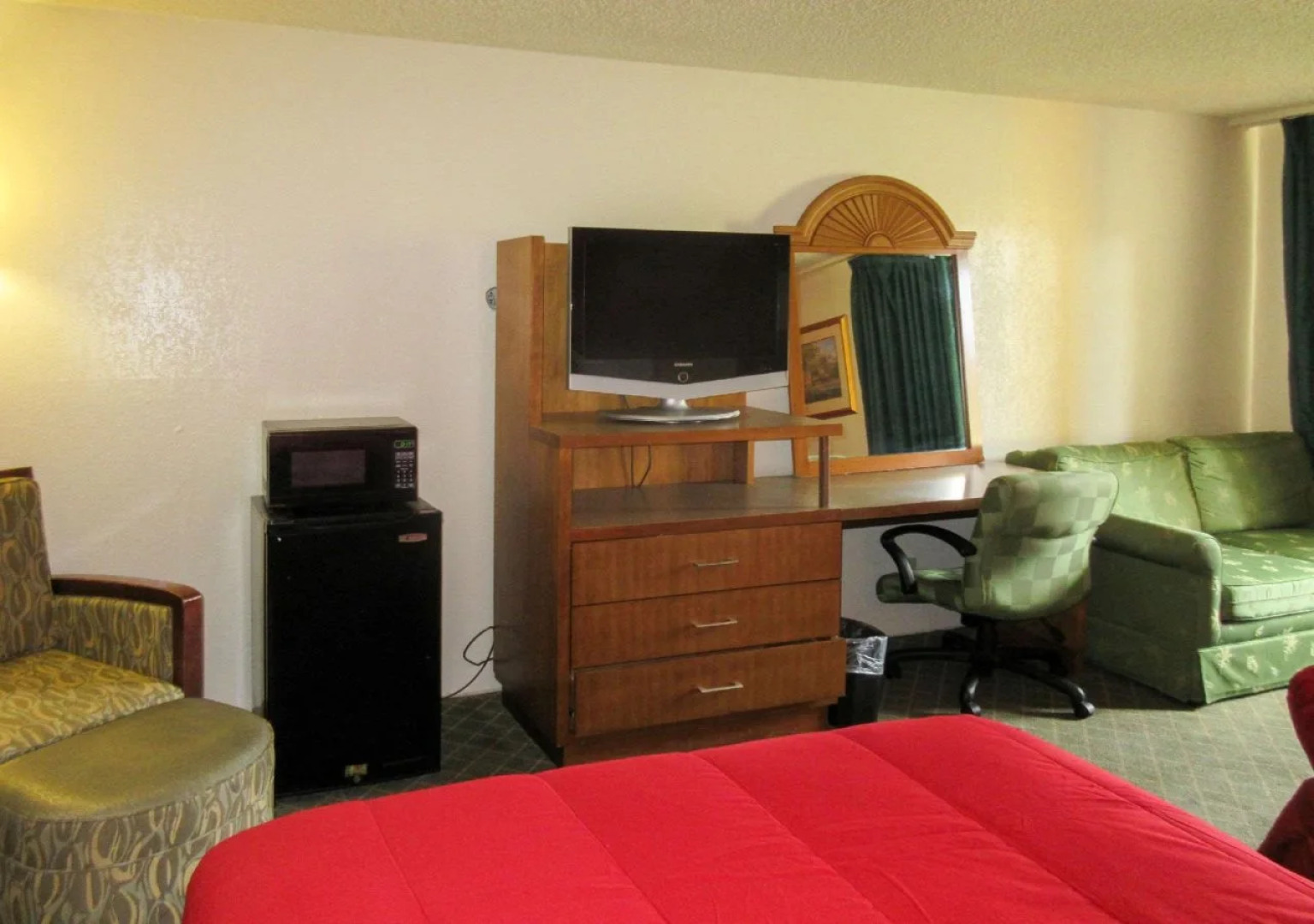 Rodeway Inn & Suites