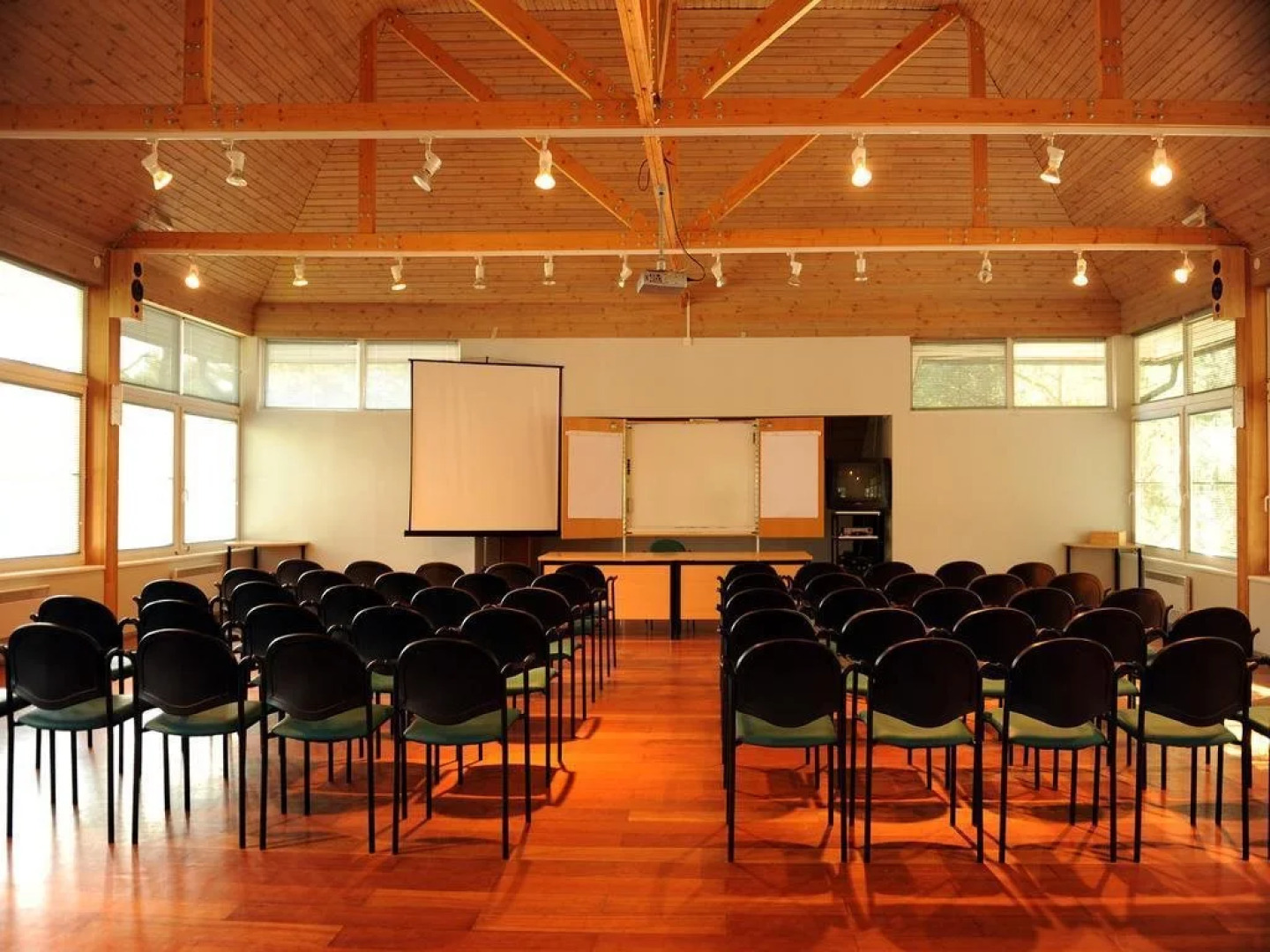 Roosta Holiday Village