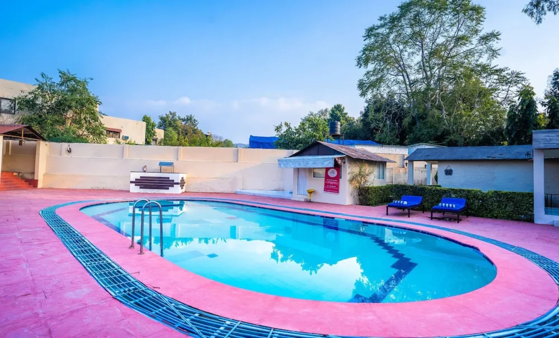 Glitz Ranthambore Safari Resort