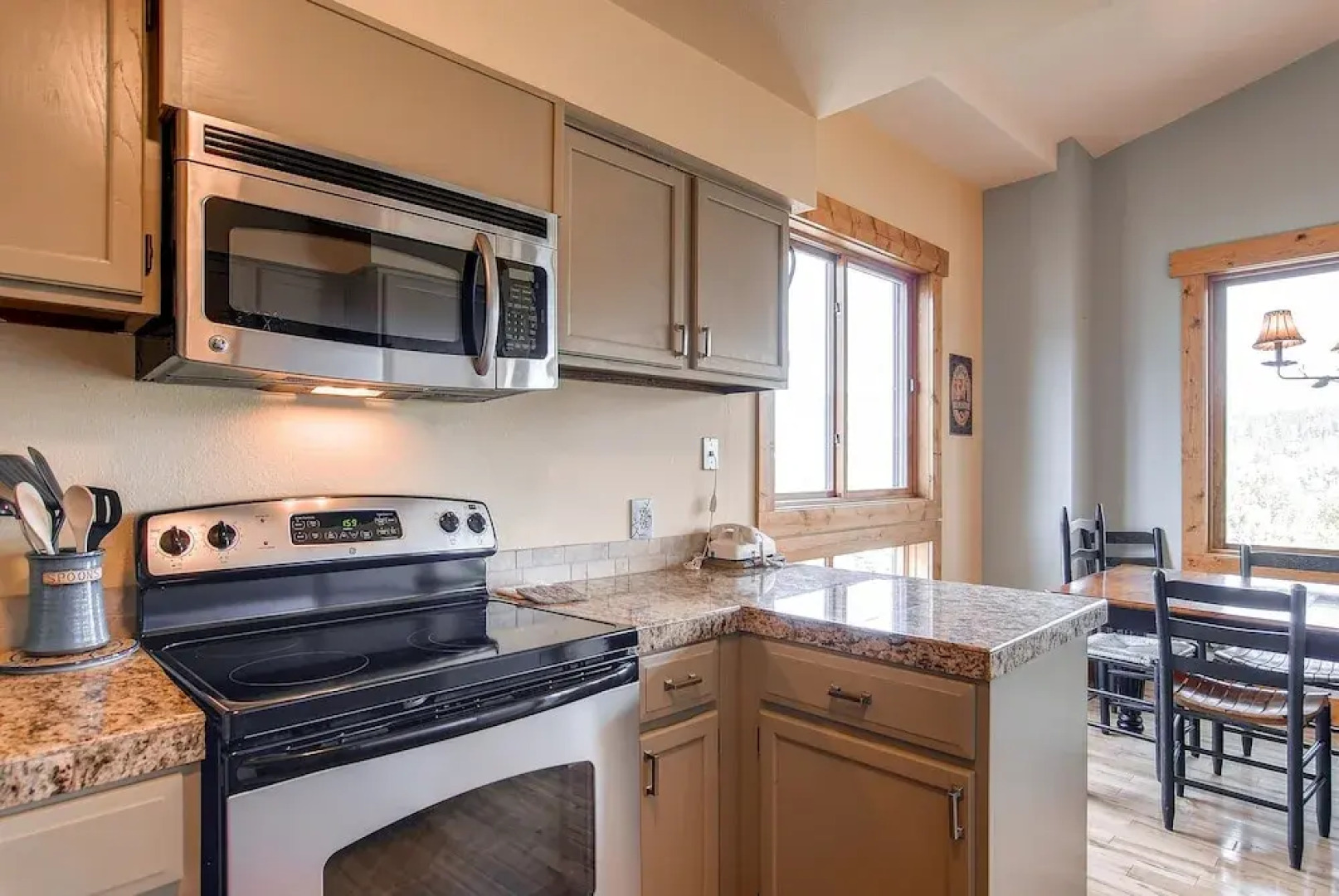 Ski Hill 32 2 Bedroom 1 Loft Condo by RedAwning