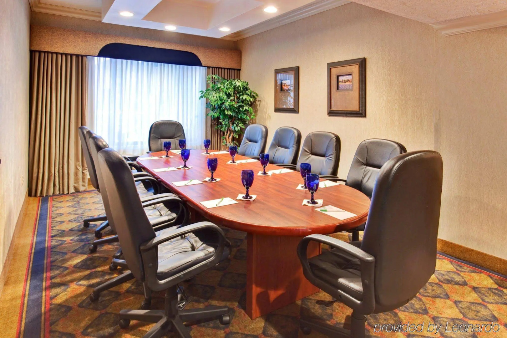 Holiday Inn Hotel & Suites Warren by IHG