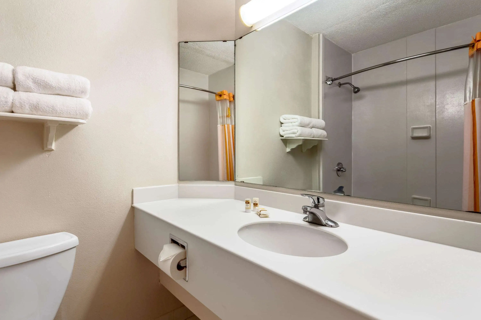 La Quinta Inn & Suites by Wyndham St. Pete-Clearwater Airpt