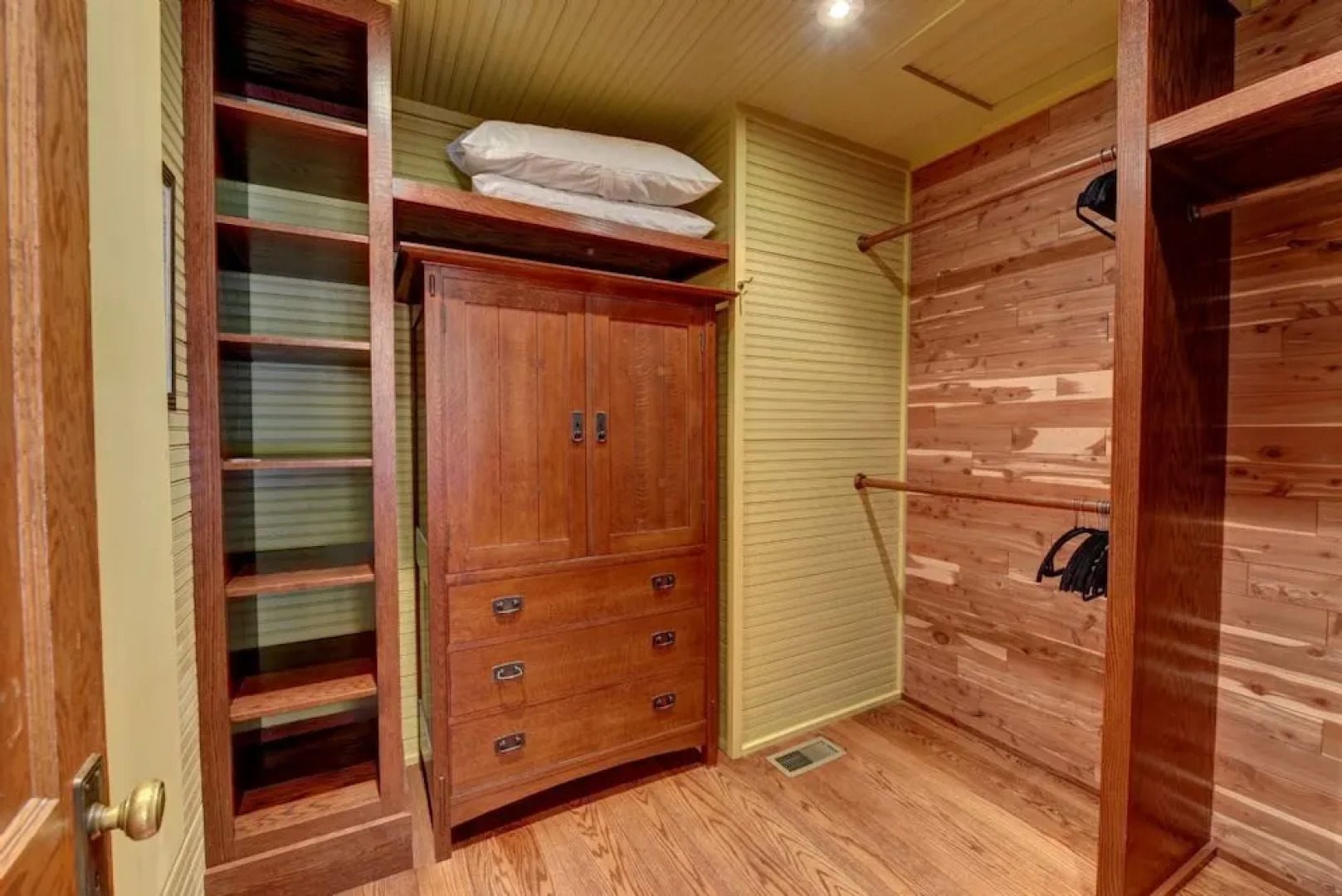 Storybrooke Place 5 Bedrooms 3.5 Bathrooms Home