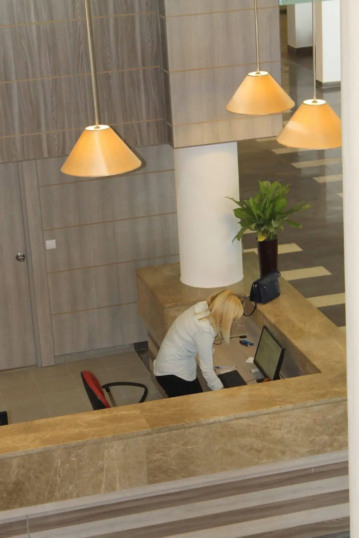 Hôtel Lac Léman, LES BERGES DU LAC