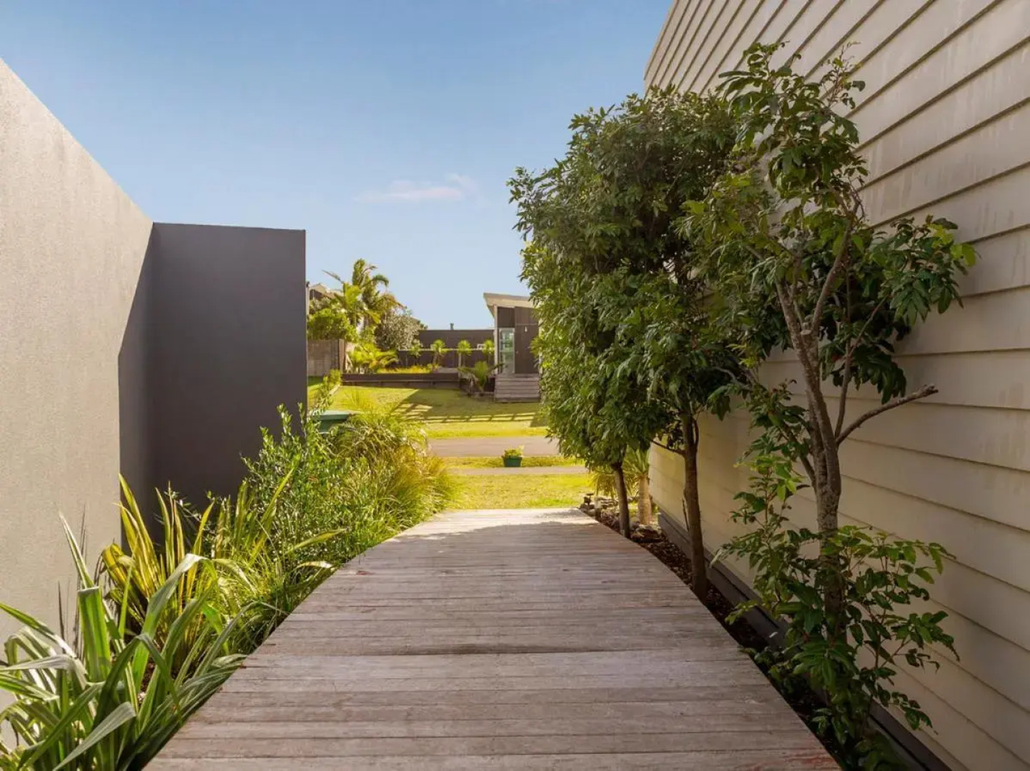 Modpod on The Tee - Matarangi Holiday Home