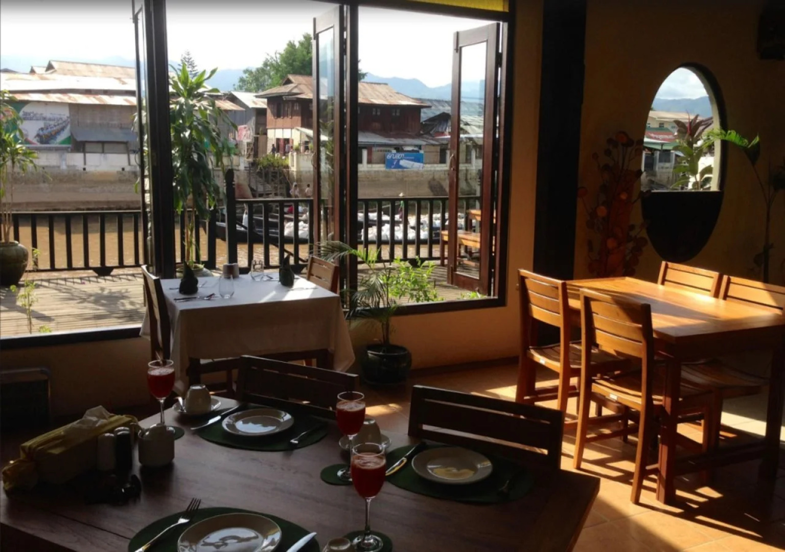 Thanakha Inle Hotel