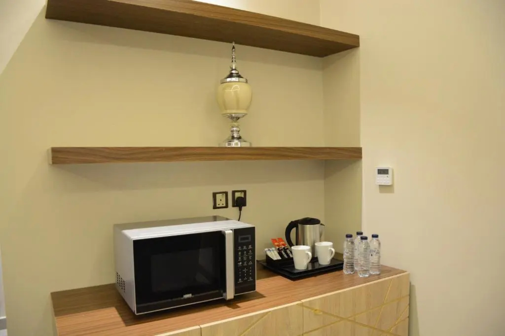 E1 Hotel