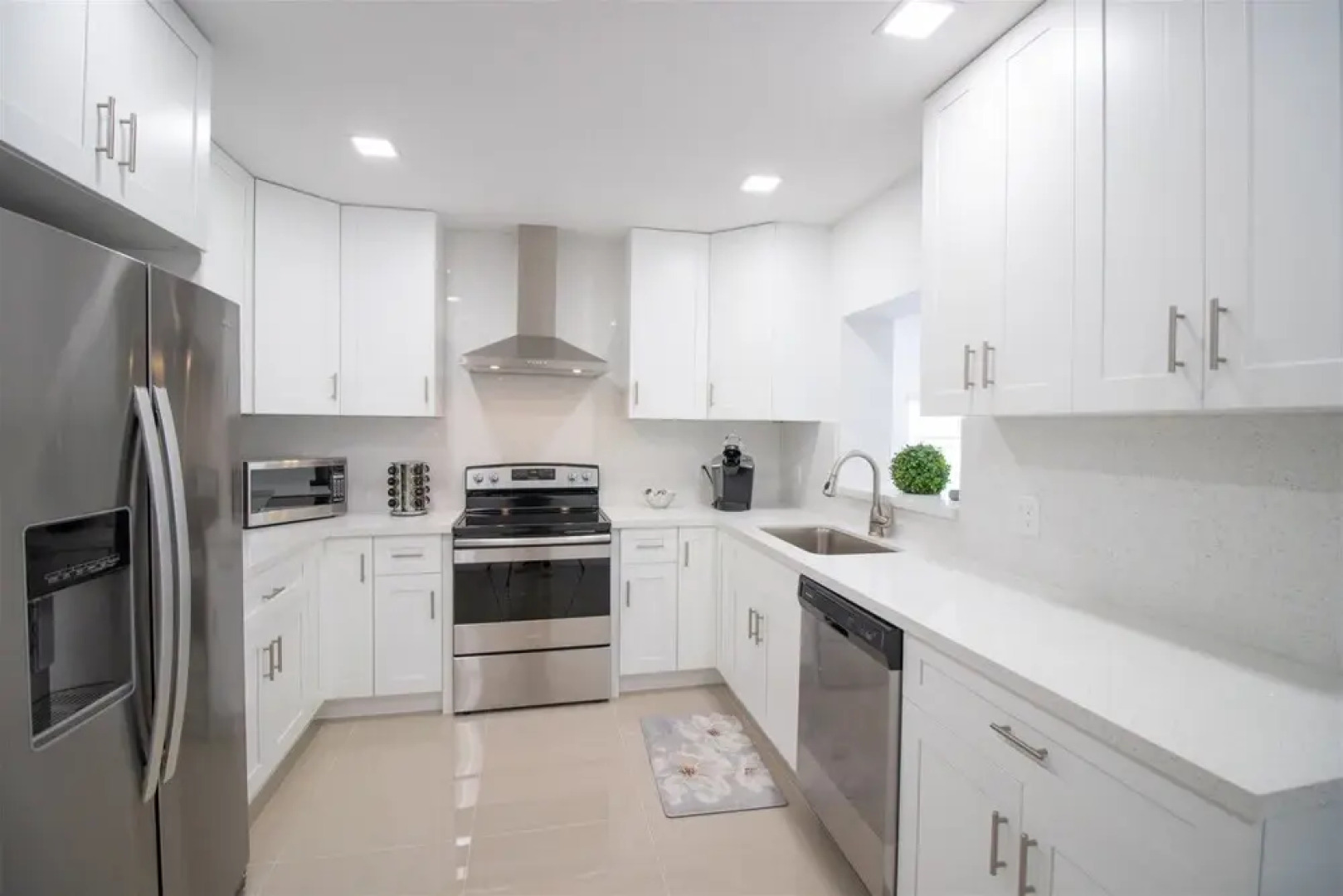 Like New Miami Springs Family Home