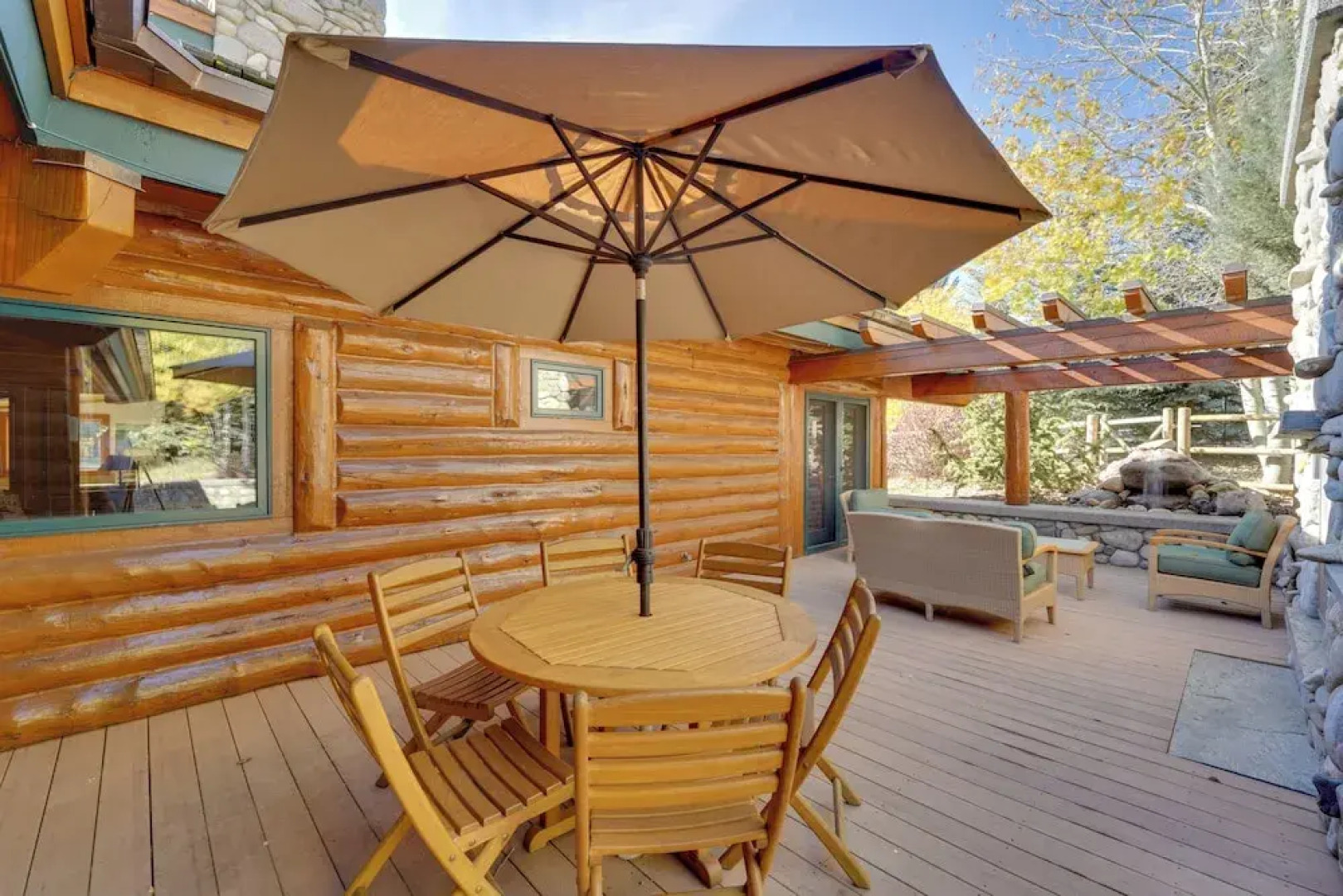 Sun Valley Log Home w/ Hot Tub & Mtn Views!