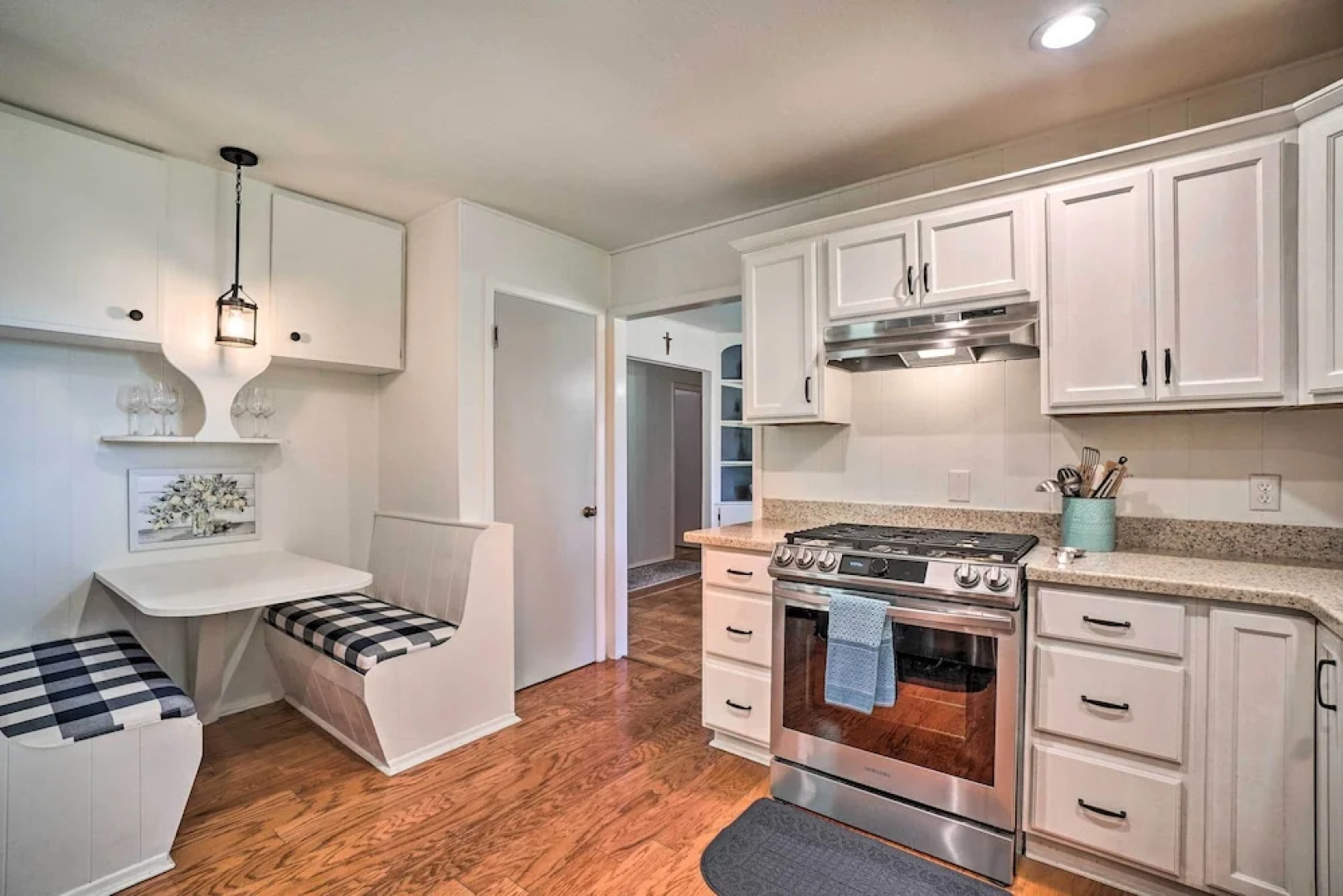 Hayesville Lake Getaway w/ Balcony & Mtn Views!