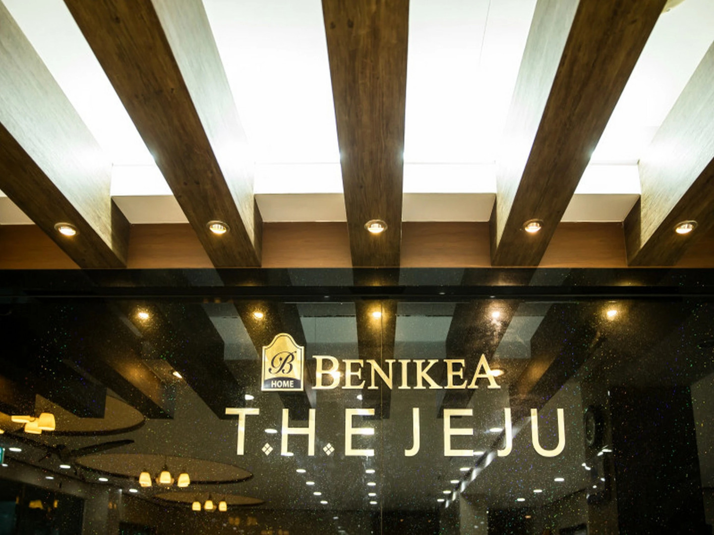 Whinstone Hotel and Resort