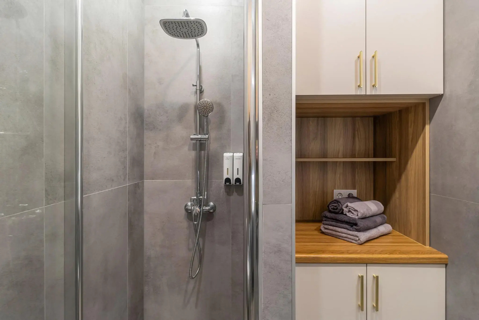 2ROOMS (2РУМС) на улице Максима Горького