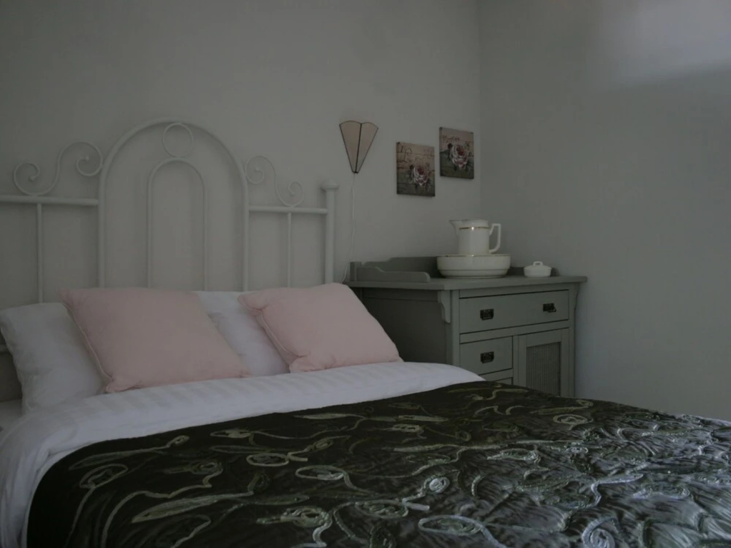 Opulent Holiday Home With Sauna, Jacuzzi & Playroom in Backemoor