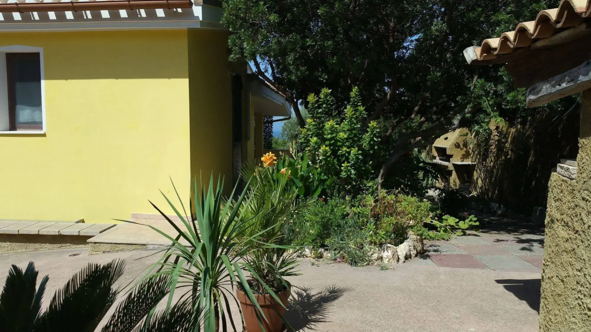 Artistika Golden Apartment