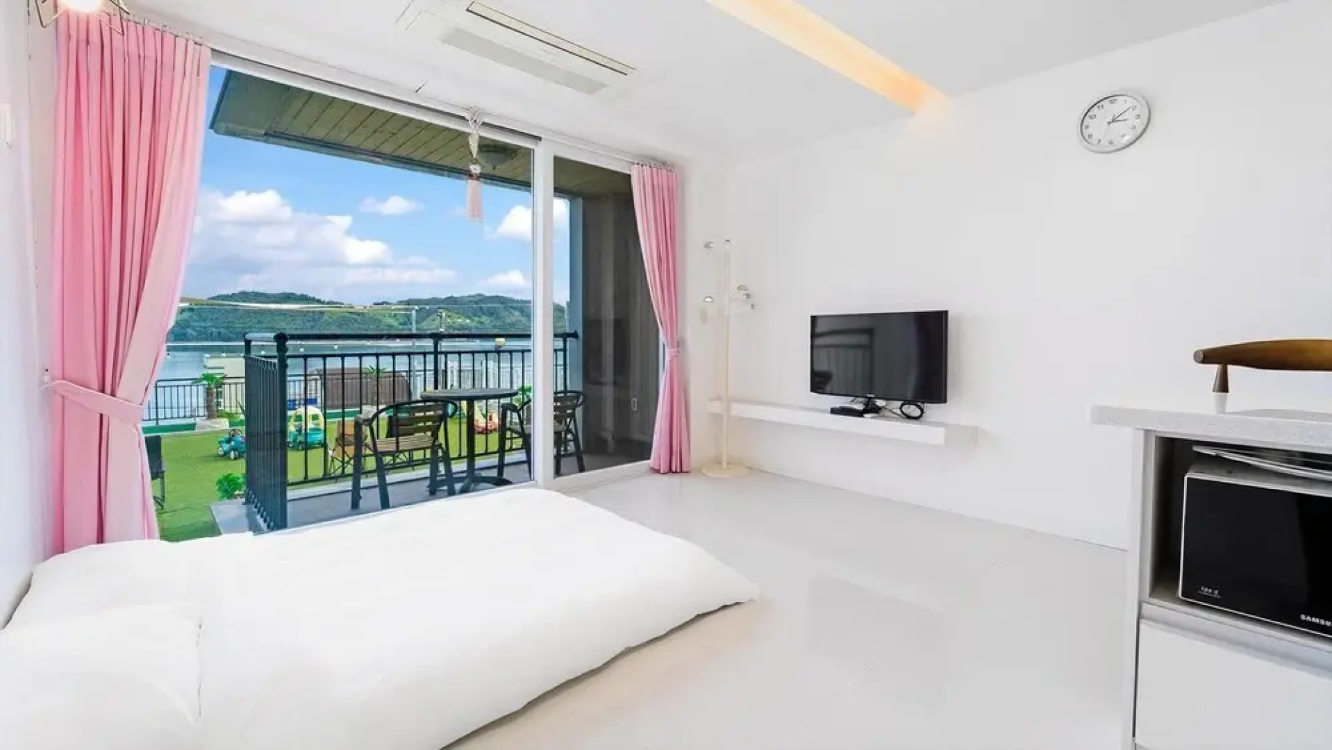 Namhae Spring, Summer, Fall, Winter Pet-