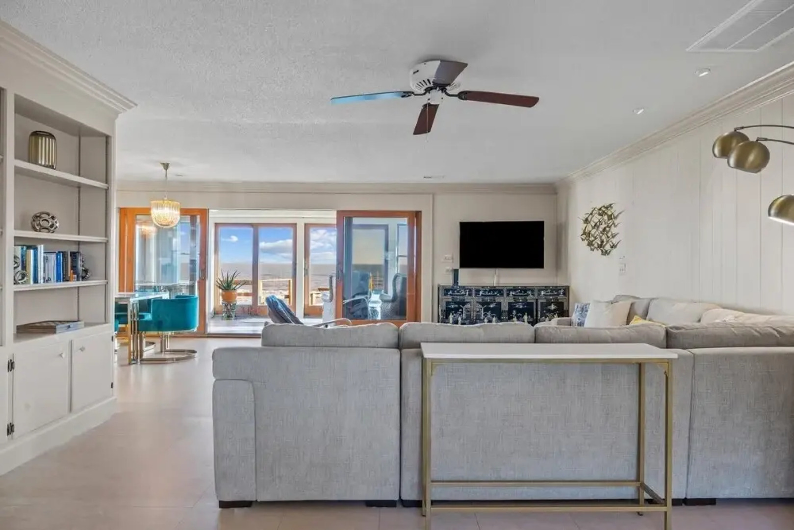 The Green Flash 4 Bedroom Home by RedAwning