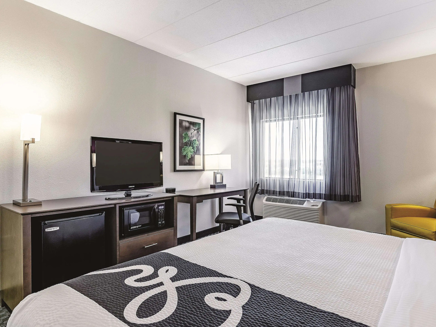 La Quinta Inn & Suites by Wyndham Warwick Providence Airport