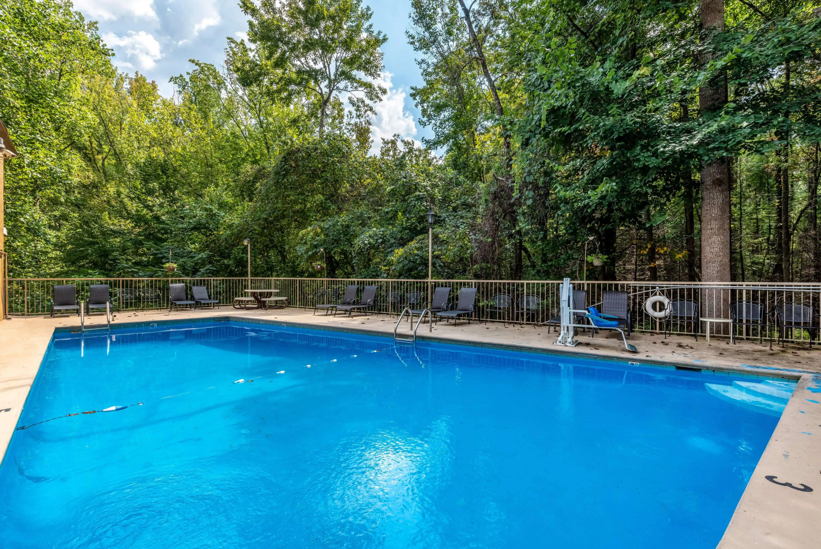 Motel 6 Gatlinburg, TN - Smoky Mountains