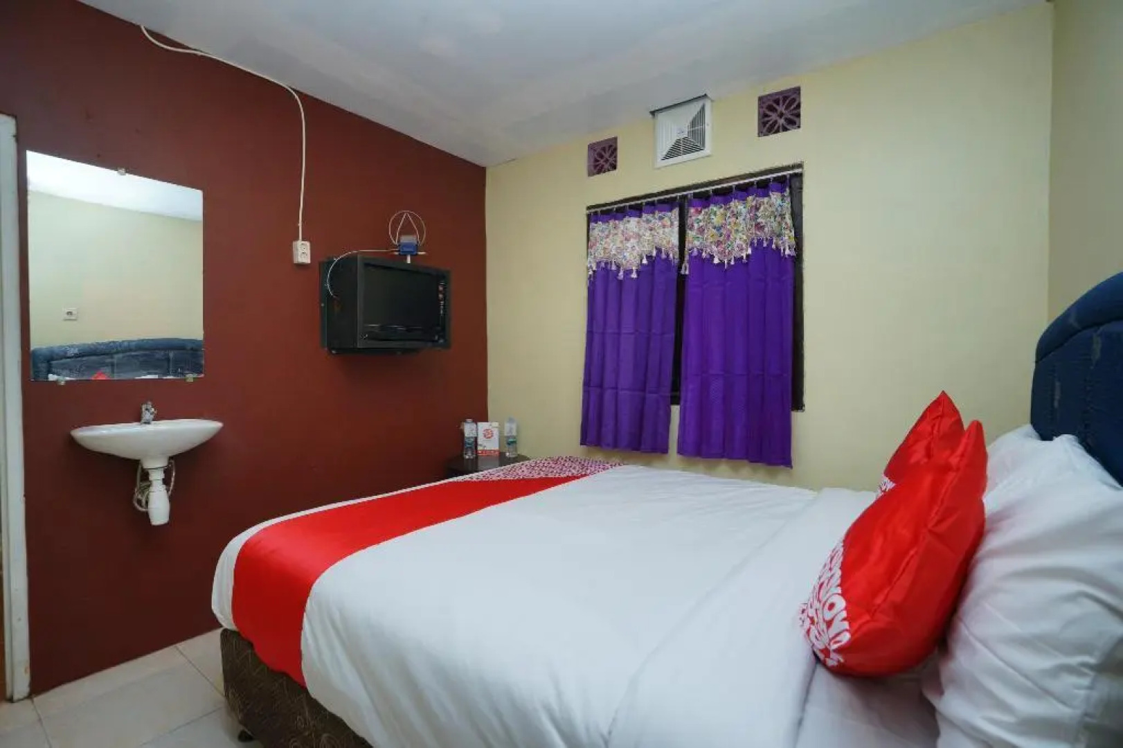 OYO 927 Carina Hotel