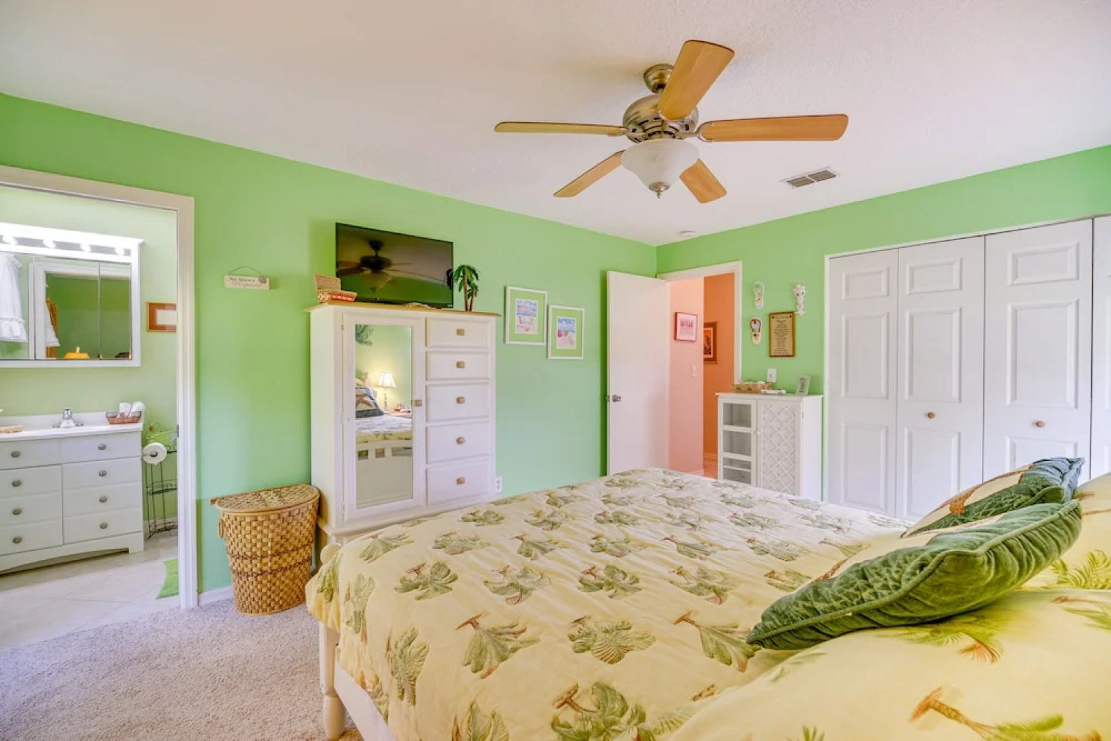 Sebastian Home w/ Screened Lanai: 8 Mi to Beach!