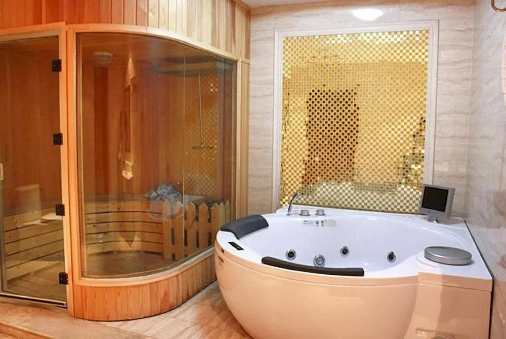 Shi Ji Huang Chao Holiday Hotel