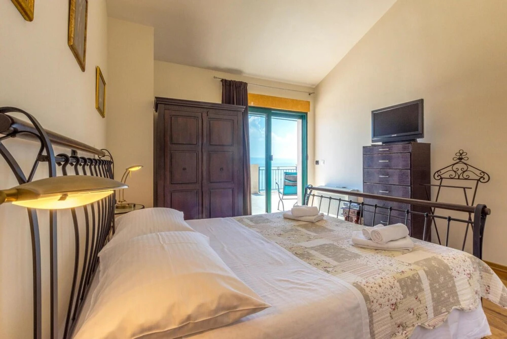 Beautiful Home in Mimice With Wifi and 3 Bedrooms