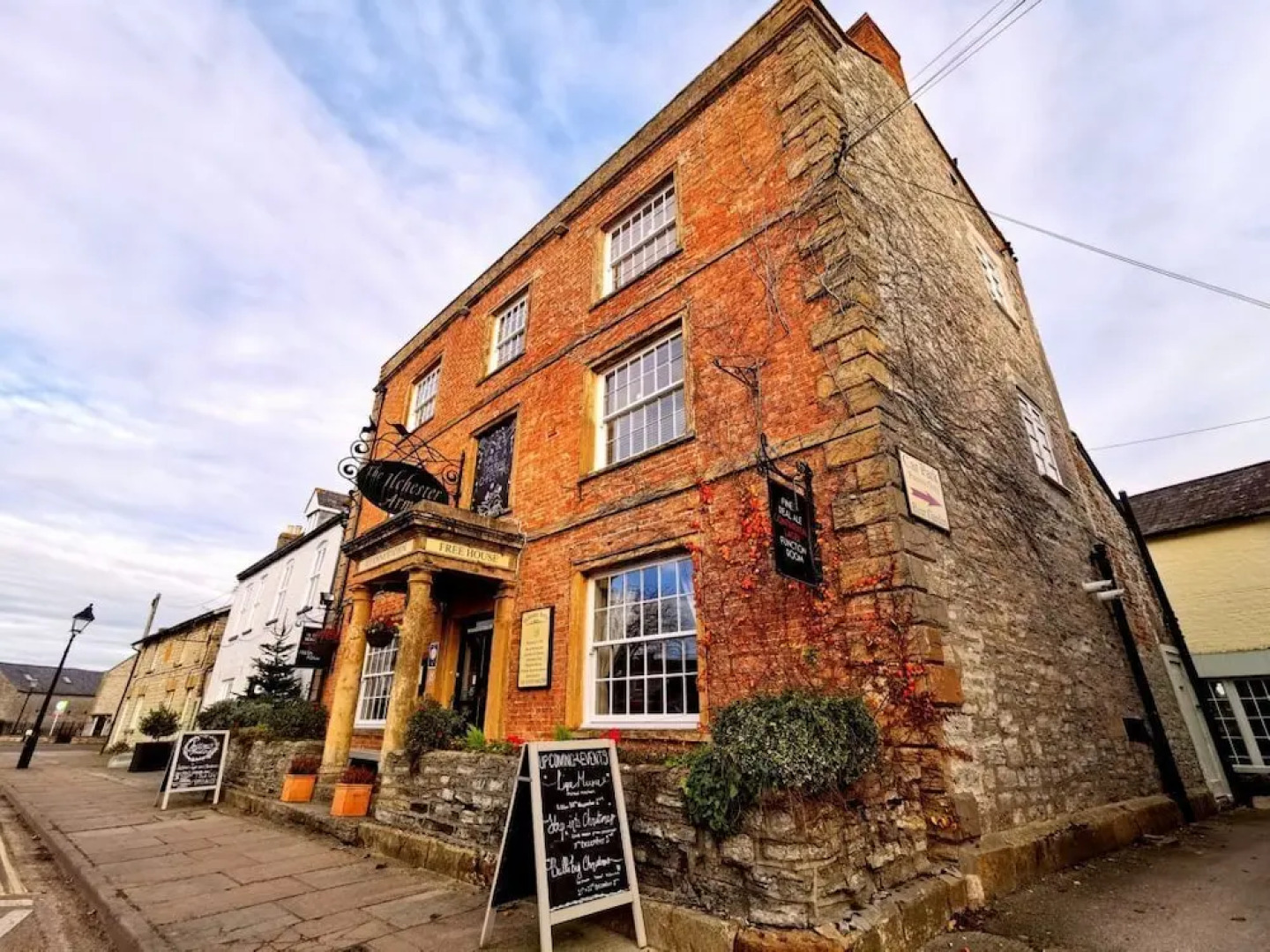 The Ilchester Arms