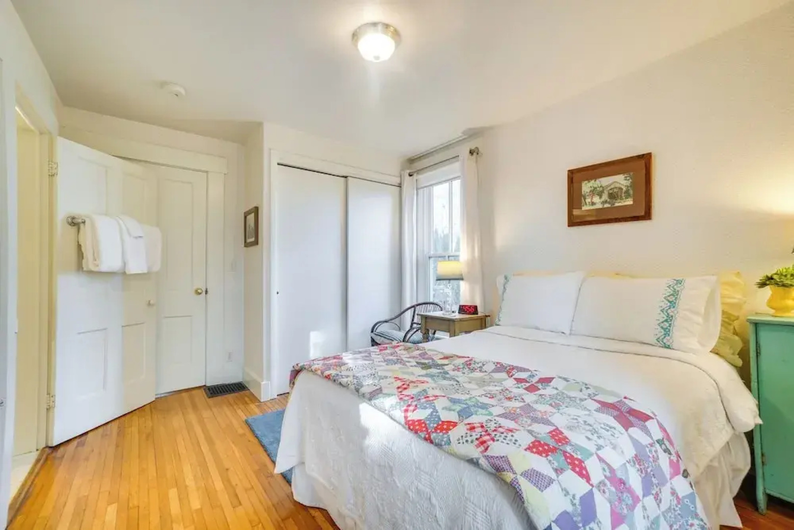 'the Porch House' Located in Historic Village