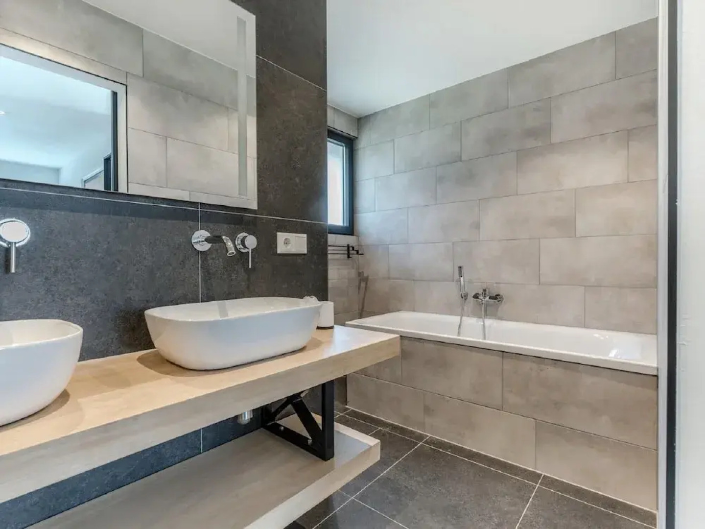 Beautiful House With air Conditioning